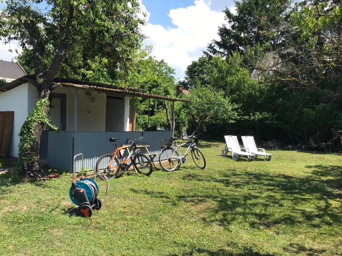 Gasthaus Retro Haz Balatonszabadi Fürdőtelep Exterior foto